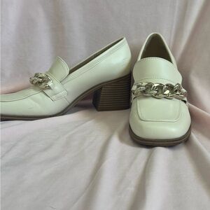 Nine West Cream Loafers with Silver Chain